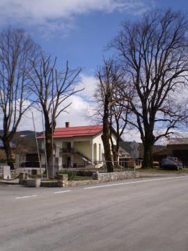 obrezovanje spomenik NOB Palčje (2)